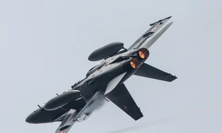 Xem ‘Ong bắp cày’ F-18 Thụy Sĩ xé gió, phô diễn sức mạnh