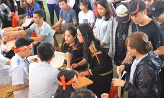 Sinh viên các dân tộc ở Đại học Tây Nguyên đăng ký hiến máu