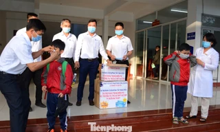 Doanh nghiệp tặng hàng chục nghìn khẩu trang cho các trường học tại Buôn Ma Thuột