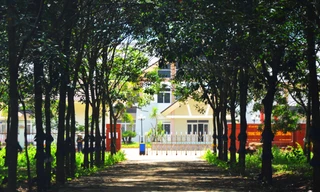 "Trung tâm" hoang vắng giữa rừng cao su