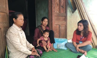 Người thân chị Y Hồng báo cáo sự việc với cán bộ xã 