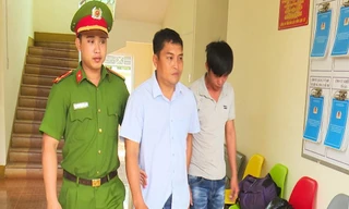 Dẫn giải 2 đối tượng Sơn và Công về trại giam