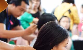 Trẻ em hiến tóc