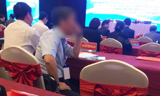 Túi "thuốc gia truyền Ama Kông Khăm Phết Lào" tặng quan khách dự hội nghị