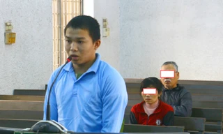 Tuấn trước tòa 