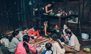 Không gian đón Tết đầm ấm, giản dị của H'Hen Niê tại quê nhà