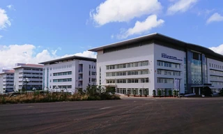 Che rạp trước Bệnh viện làm lễ khánh thành