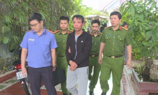 Dẫn giải Dương về trụ sở công an