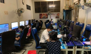 Bên trong tiệm internet Châu Vinh (ở số 163 Nguyễn Lương Bằng)