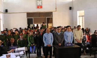 Các bị cáo tại phiên xét xử hình sự sơ thẩm