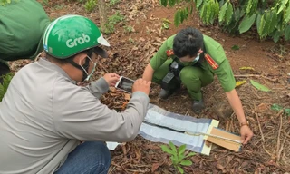 Công an khám nghiệm hiện trường