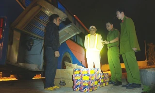 Hiện trường vụ bắt giữ 1,4 tạ pháo hoa