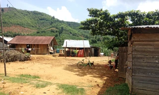 Nhiều người Mông sống bên trong ổ dịch xã Quảng Hòa