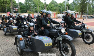 Đội nữ cảnh sát cơ động tại lễ ra quân trấn áp tội phạm