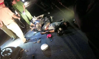 Hai thanh niên thiệt mạng sau cú tông vào máy kéo trong đêm