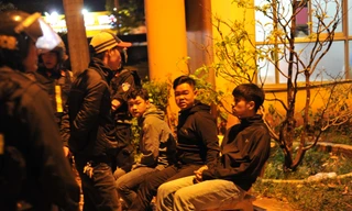 Nhóm học sinh chuẩn bị hỗn chiến thì bị ngăn chặn