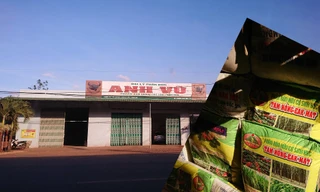 Đại lý phân bón bày bán sản phẩm của Cty Tam Nông