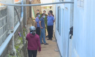 Cơ quan chức năng có mặt ở hiện trường vụ phát hiện thi thể 2 vợ chồng trong tư thế treo cổ