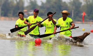 Giải đua thuyền độc mộc hồ Lắk