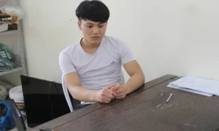 Đối tượng bắn chết người và tang vật vụ án - Ảnh: Hoàng Long