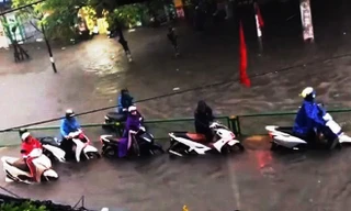 Đường phố Thái Bình ngập sâu trong nước - Ảnh: Hoàng Long