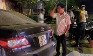 Trưởng Ban Nội chính Thái Bình và chiếc xe gây tai nạn - Ảnh: Hoàng Long