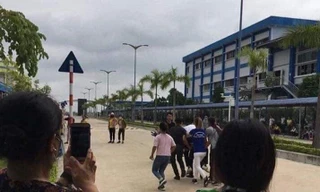 Hơn 160 công nhân ngộ độc khi làm việc tại Công ty TNHH Golden Victory Việt Nam - Ảnh: Hoàng Long