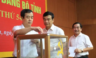 100% đại biểu bỏ phiếu nhất trí bầu ông Ngô Đông Hải làm Bí thư Tỉnh uỷ Thái Bình - Ảnh: Hoàng Long