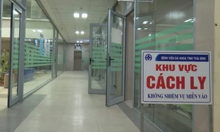 Bệnh nhân tái dương tính với SARS-CoV-2 được cách ly đặc biệt để điều trị tại Bệnh viện Đa khoa tỉnh Thái Bình - Ảnh: Hoàng Long