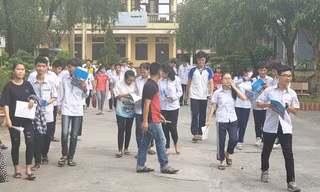 Chiều 10/6, trên 18.000 thí sinh Nam Định hoàn thành kỳ thi tuyển vào lớp 10 công lập - Ảnh: Hoàng Long