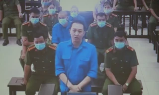 Phạm Văn Hiệp phủ nhận cáo buộc về vai trò chỉ đạo giúp Nguyễn Thị Dương thắng thầu đấu giá đất - Ảnh: Hoàng Long