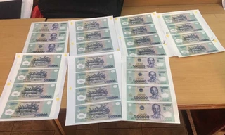 Kẻ sản xuất, tiêu thụ gần 1 tỷ đồng học in tiền giả... trên mạng