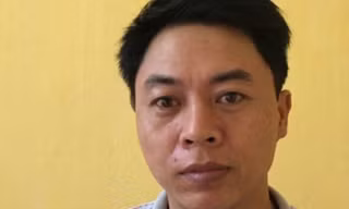 Nguyễn Tiến Lực bị bắt vì vác dao đuổi chém nhân viên trạm kiểm soát dịch bệnh - Ảnh: CAHH