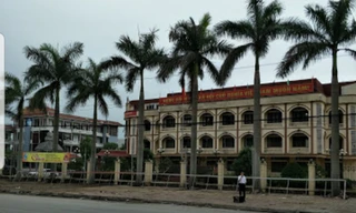 Trụ sở UBND huyện Đông Hưng, nơi phát hiện cán bộ tử vong tại phòng làm việc - Ảnh: Hoàng Long