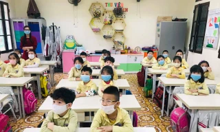 Học sinh Nam Định vẫn đi học bình thường từ ngày 17/2 - Ảnh: Hoàng Long