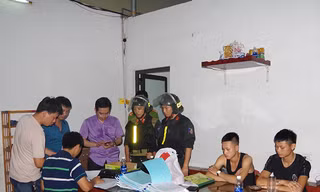 5 mũi trinh sát của Công an Hà Nam đồng loạt tấn công vào đường dây lô đề - Ảnh: Hoàng Long