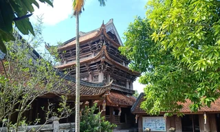 Gác chuông gỗ tại Chừa Keo Thái Bình được công nhận cao nhất Việt Nam - Ảnh: Hoàng Long