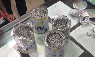 20.000 viên ma tuý được đóng vào hộp sữa, gửi qua đường buuw điện để che mắt cơ quan chức năng - Ảnh: Hoàng Long