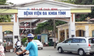 2 cháu bé bị bố đánh trọng thương đã được bệnh viện cứu chữa qua cơn nguy kịch - Ảnh: Hoàng Long