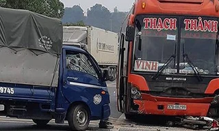 Vụ tai nạn liên hoàn xảy ra trên tuyến đường 1A. Ảnh: HL