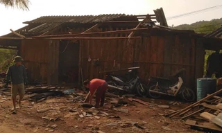 Chỉ sau 30 phút cuồng phong, nhà anh Lục Văn Du, thôn Pò Mầm, xã Yên Lộc, huyện Bình Gia trở nên hoang tàn .Ảnh: H. Hiếu