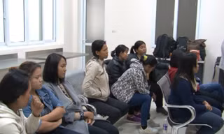 Các công dân Indonesia đang làm thủ tục trao trả về nước *ảnh: CB