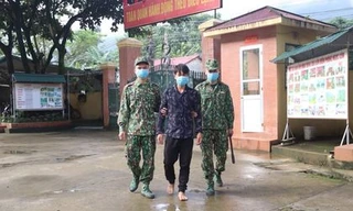 Một trong những đối tượng cầm đầu trong nhóm buôn người bị lực lượng biên phòng bắt giữ .Ảnh: TL