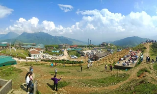 Trời quang, nắng đẹp; hàng ngàn du khách đã đến với Mẫu Sơn *ảnh: Hoàng Huy