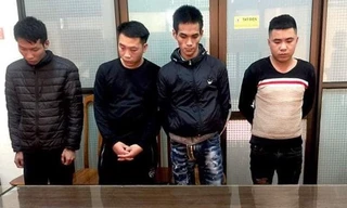 Nhóm đối tượng gây án và tang vật. Ảnh: N.My