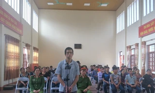 Bị cáo Huân ra tòa, lĩnh án .Ảnh: Thanh Hà