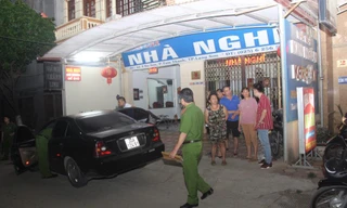 Lực lượng công an khám nghiệm hiện trường, điều tra vụ án. Ảnh: Duy Chiến