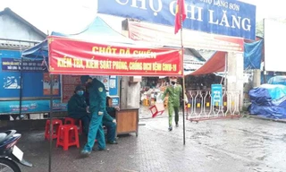Thành phố Lạng Sơn nhanh chóng triển khai thành lập các chốt dã chiến ở các chợ đầu mối ngay chiều hôm nay 3/4 .Ảnh: CD