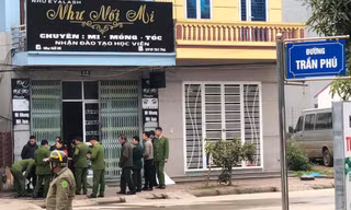 Lực lượng chức năng địa phương tiến hành tháo gỡ thành công quả lựu đạn. Ảnh: TL