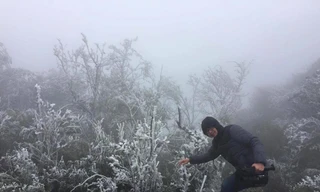 Phóng viên tác nghiệp ở Mẫu Sơn